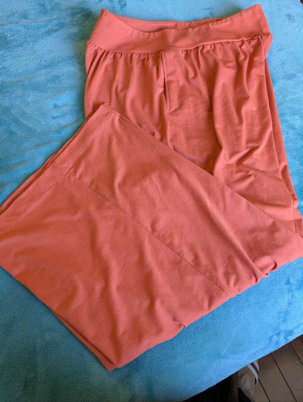 Uniqlo AIRism Coral-Red Wide Leg pants
